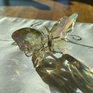 This is a beautiful small iridescent butterfly claw clip🦋